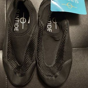 new black boy or girl water shoes size 2 brand - Suntide